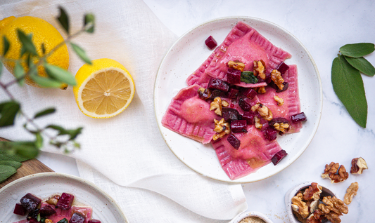 Rote-Bete-Ravioli mit Walnuss-Salbeibutter