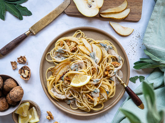 Vegane Pasta mit Salbei-Birnen-Sauce